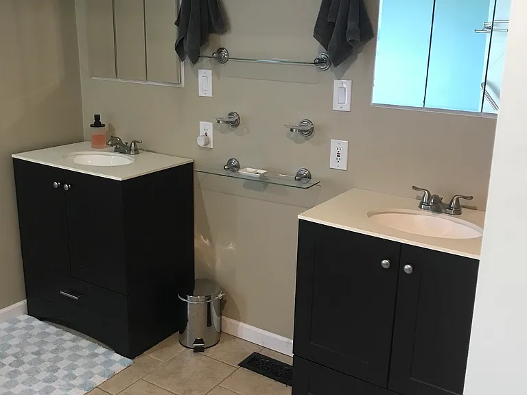 614 E Illinois St — Photo 14
