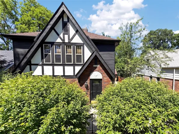 108 Maplefield Rd, Pleasant Ridge, MI 48069
