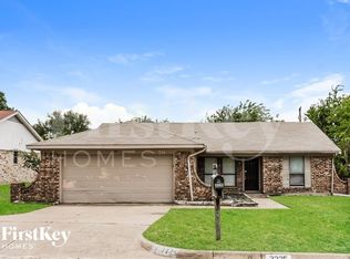 3225 Amber Dr S, Fort Worth, TX 76133