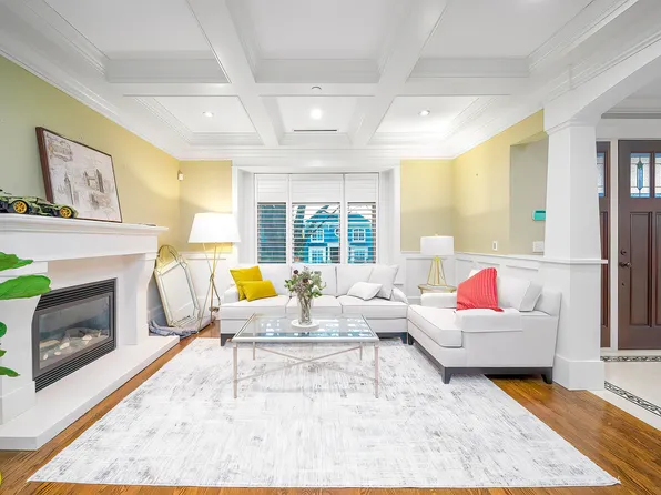 3838 W 15th Ave, Vancouver, BC V6R 2Z9