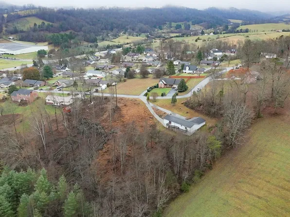 Harmon Cir, New Tazewell, TN 37825