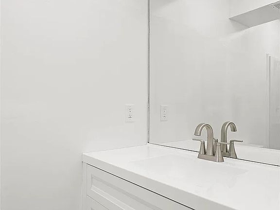 5th image of 1160 Kemper Ave