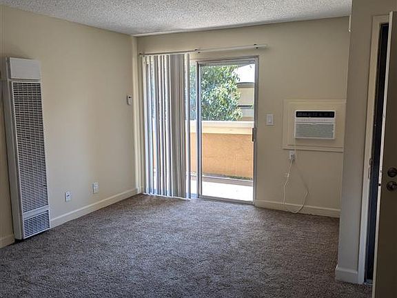 The open- concept livingroom is bright and airy with plenty of room for relaxation creating a welcoming space you'll love spending time in. Air conditioning and heating