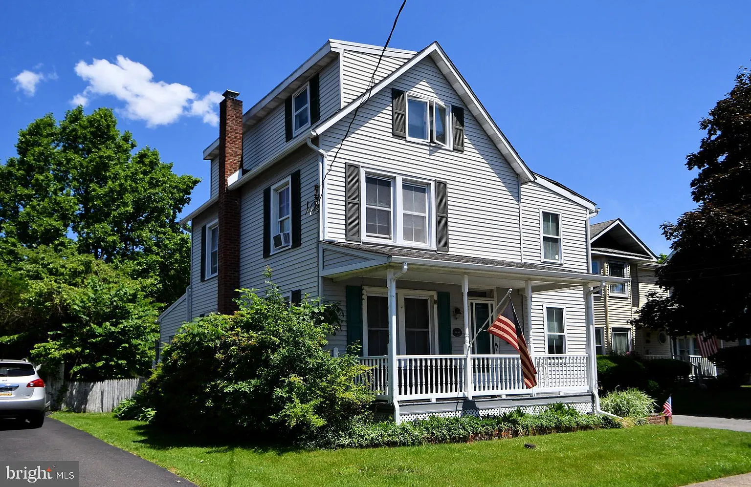 141 E Marshall Ave photo 1