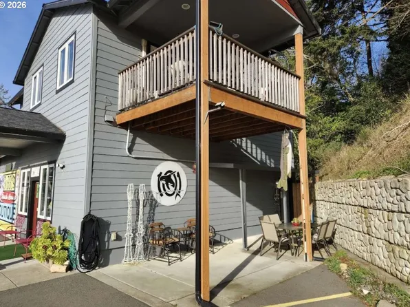 16319 Lower Harbor Rd, Brookings, OR 97415