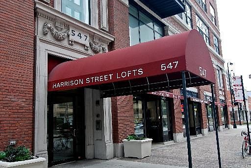 1st image of 547 S Clark St APT 1001
