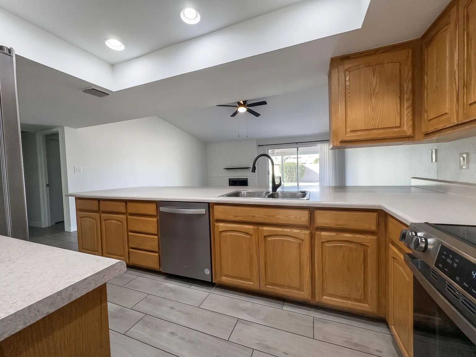 3 bed, 1964 sqft, $2,700 — Photo 4