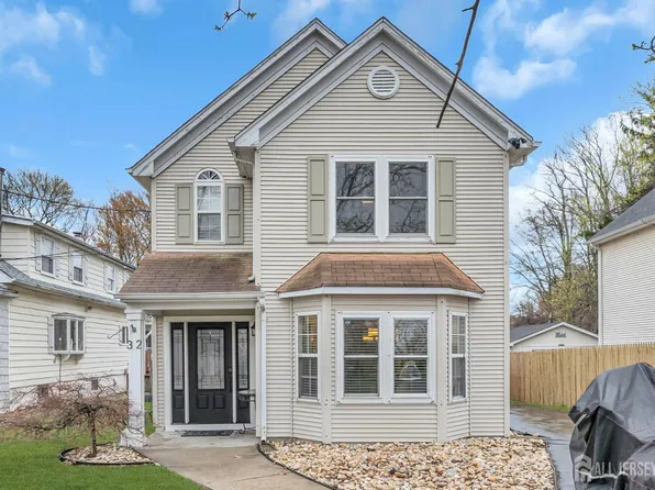 32 Matawan Rd, Laurence Harbor, NJ 08879