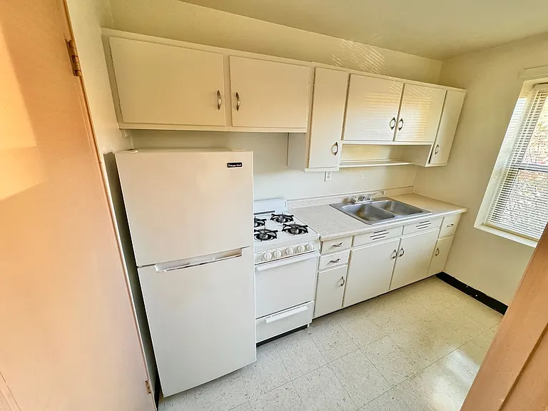 301 15th St NE — Photo 5