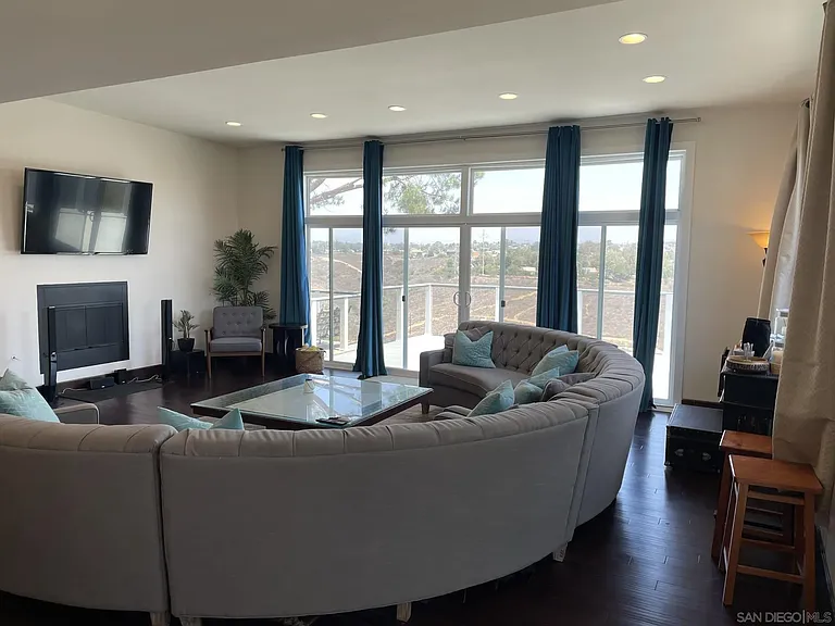 2353 Cowley Way — Photo 4