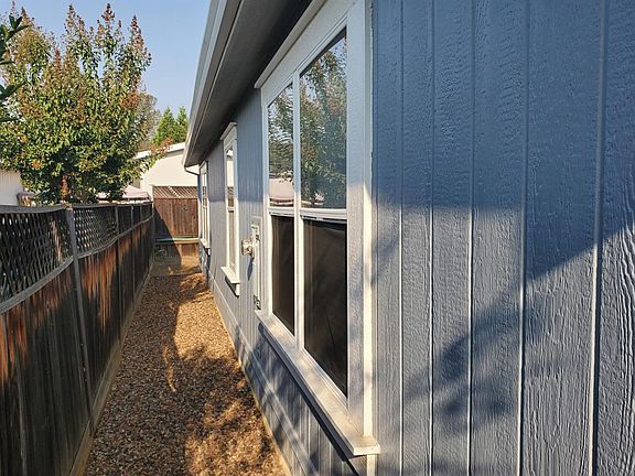 3rd image of 5909 Oak Dr