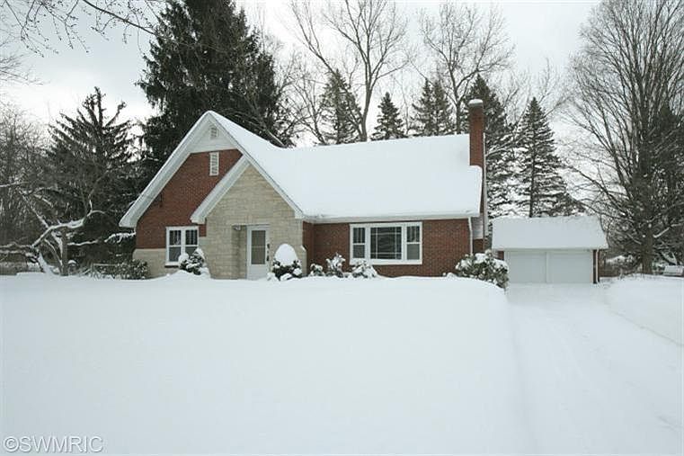 1st image of 26 Spaulding Ave E