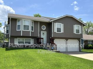 7217 SW 27th St, Topeka, KS 66614
