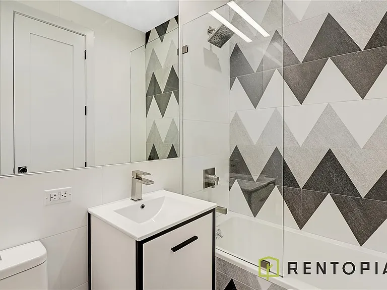 144 N 11th St #3L — Photo 6