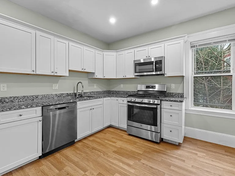 25 Howes St #3 — Photo 2