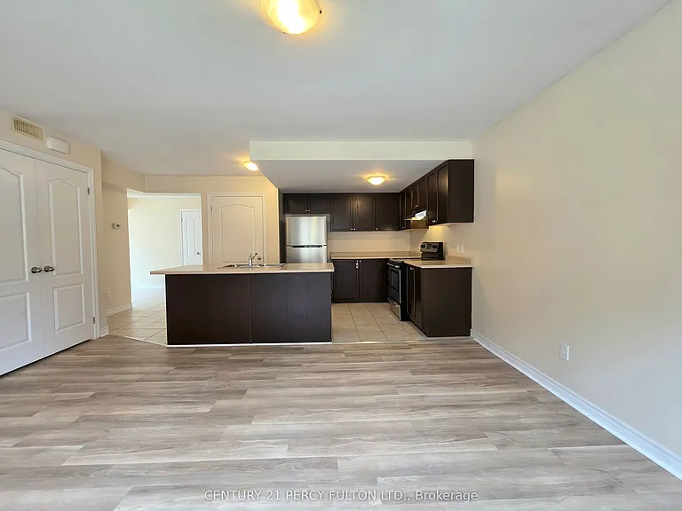 144 Mary St N #2 — Photo 5