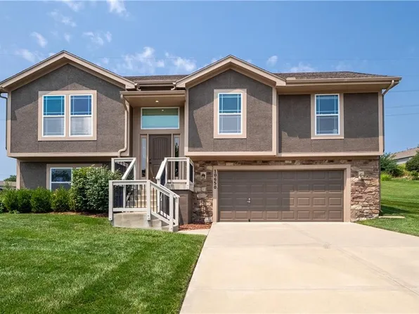 10650 S Millstone Dr, Olathe, KS 66061