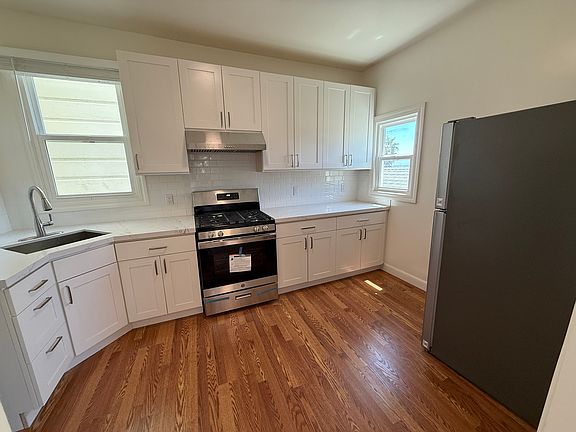 2nd image of 103 Castro St