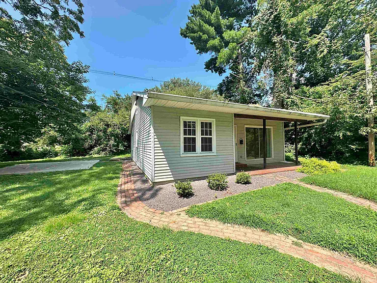 1119 SE Riverside Dr #H — Photo 1