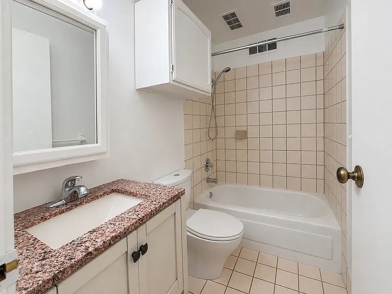 812 Taraval St #C — Photo 9