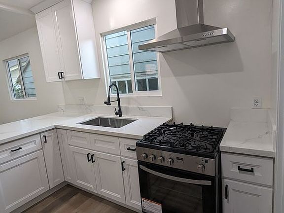4th image of 1713 N Avenue 56