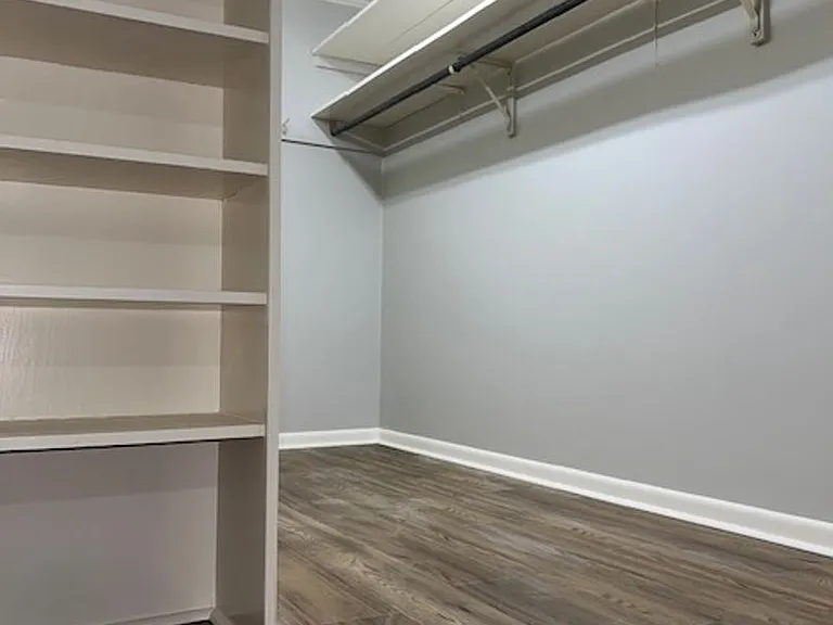 2524 W Hillsboro St — Photo 15