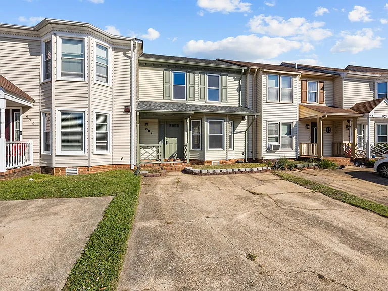 807 Foxmoore Ct — Photo 2