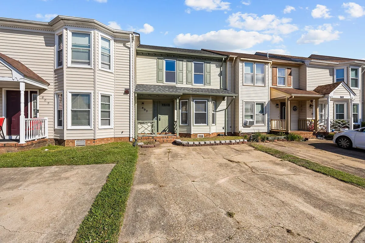 Building Photo - 807 Foxmoore Ct