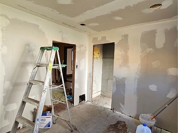 3rd image of 845 East Ave