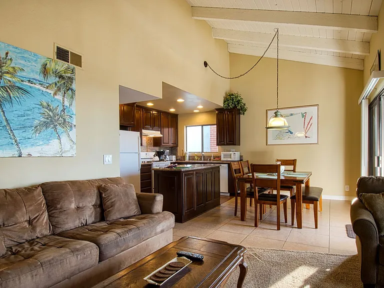 414 E Oceanfront — Photo 21