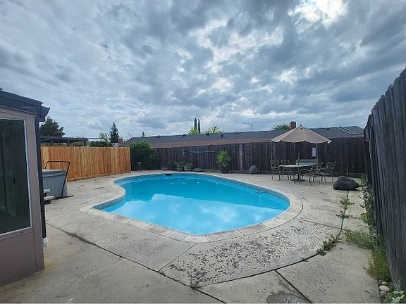 3rd image of 3225 Napier Dr #B