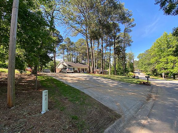 3rd image of 4929 Valley Dale Dr