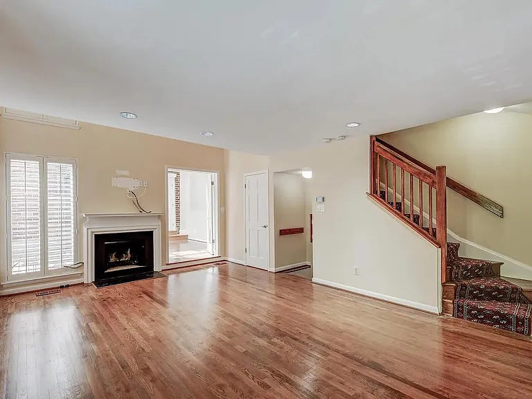 100 W Barre St — Photo 10