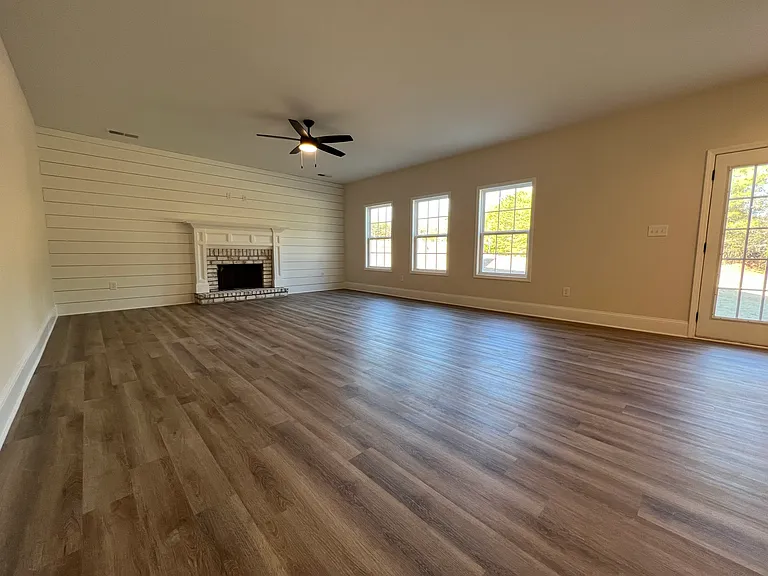 1525 Willow Creek Dr — Photo 28