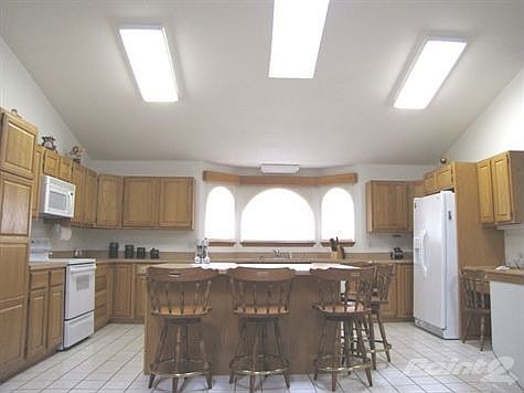 Huge Kitchen & Lots of Cabinets