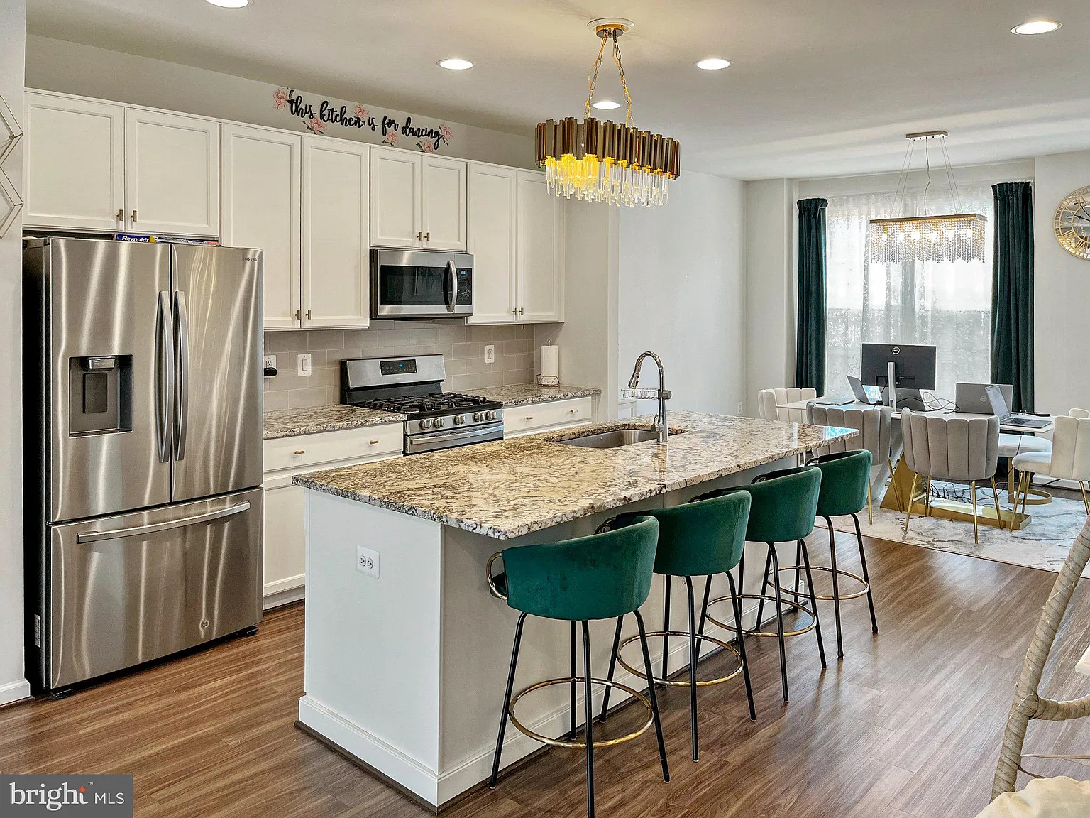 4 bed, 3.5 bath, 2210 sqft, $3,500 — Photo 2