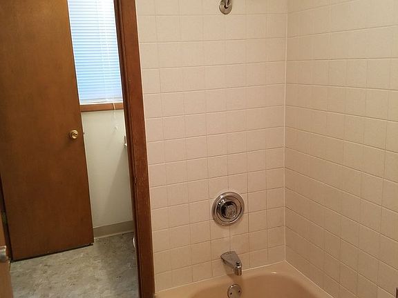 5th image of 4351 Lincoln Way APT B