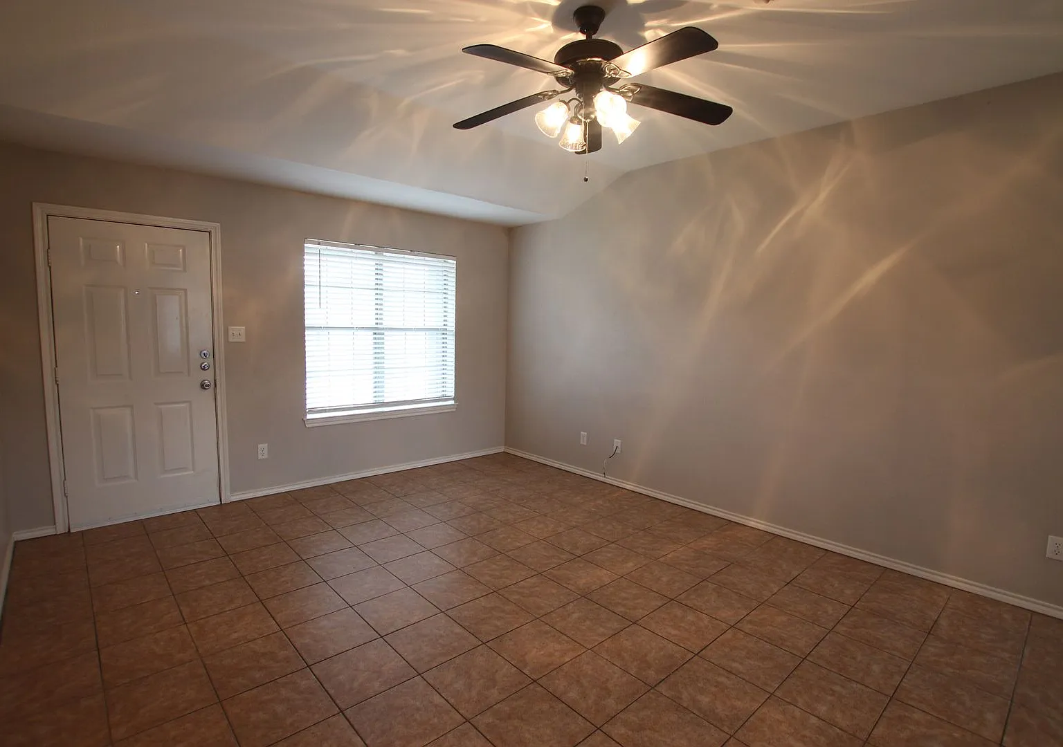 Coming Soon! 2 Bedroom Duplex in Lindale! — Photo 3