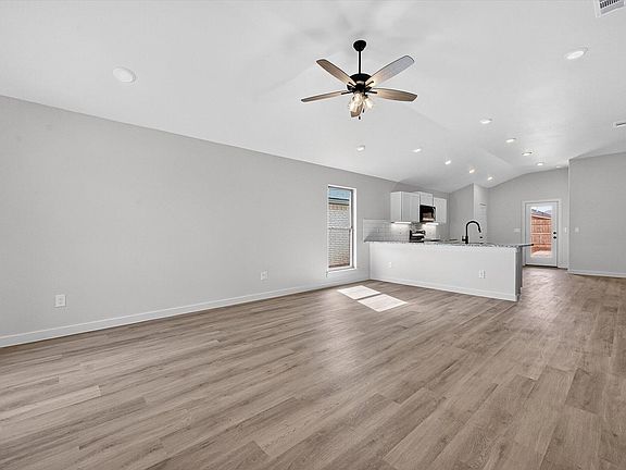 3rd image of 2419 Aberdeen Ave
