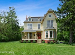 186 Lakeshore Dr, Crystal Lake, IL 60014