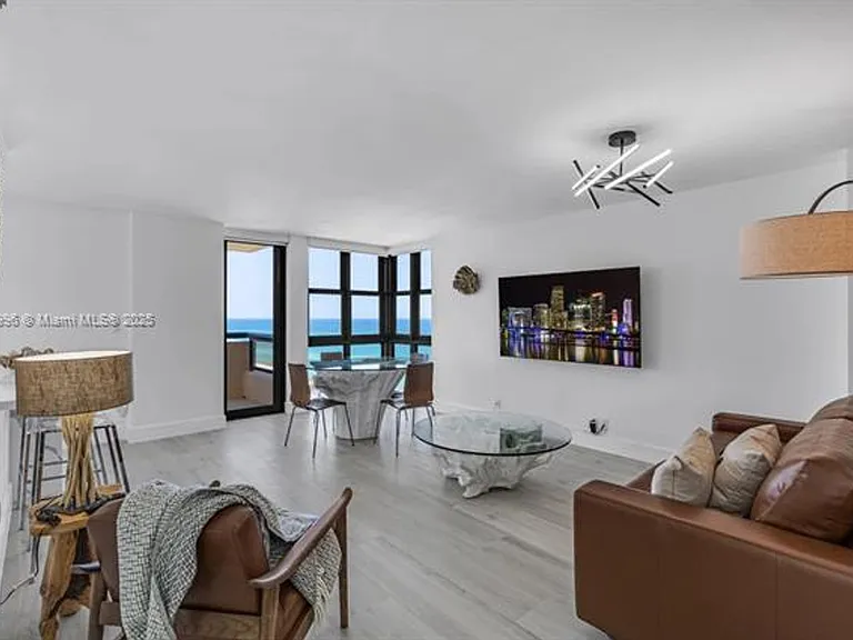 2555 Collins Avenue Cu #2200 — Photo 13