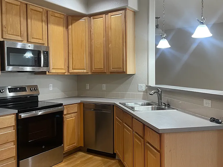 5220 Boardwalk Dr #B12 — Photo 5