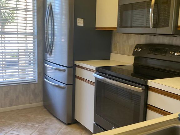 2nd image of 924 Wexford Blvd #924