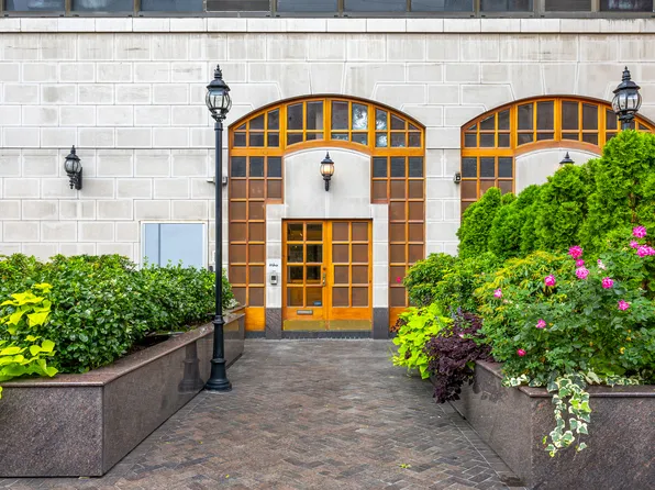 418 East 59th Street image 1 of 15