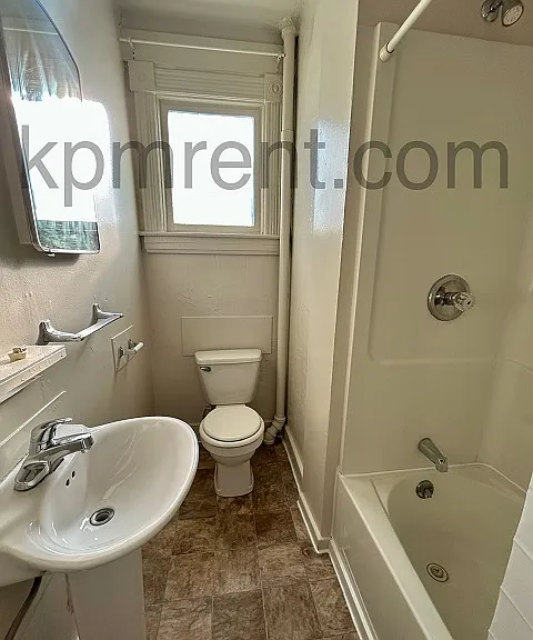 400 6th Pl NW #3 — Photo 4