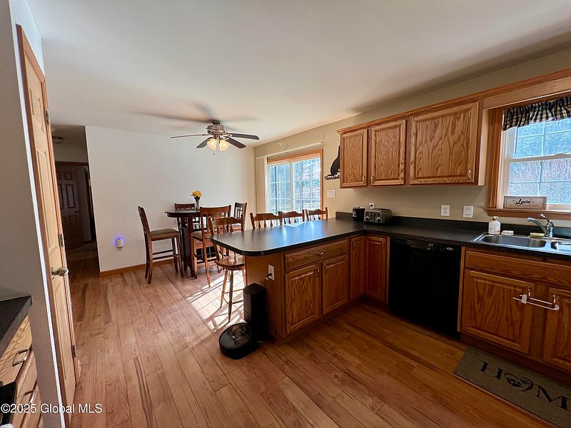 5th image of 2037 Amsterdam Road