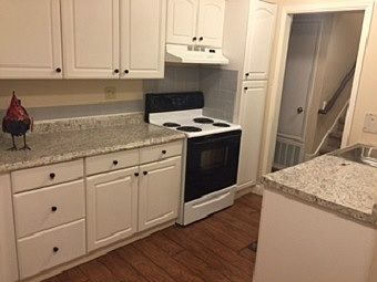 3rd image of 120 Oxford Ln