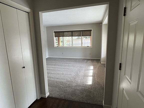 4th image of 1620 Knox Cir