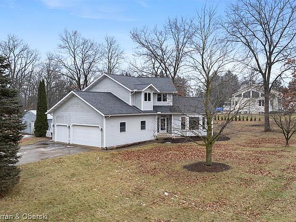 4th image of 7151 Bayview Rd