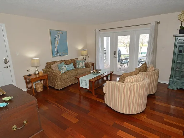 213 Seahorse Dr SE #B — Photo 4
